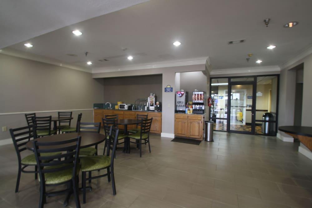 德纳姆泉戴斯酒店-东巴吞鲁日 德纳姆斯普林斯 外观 照片