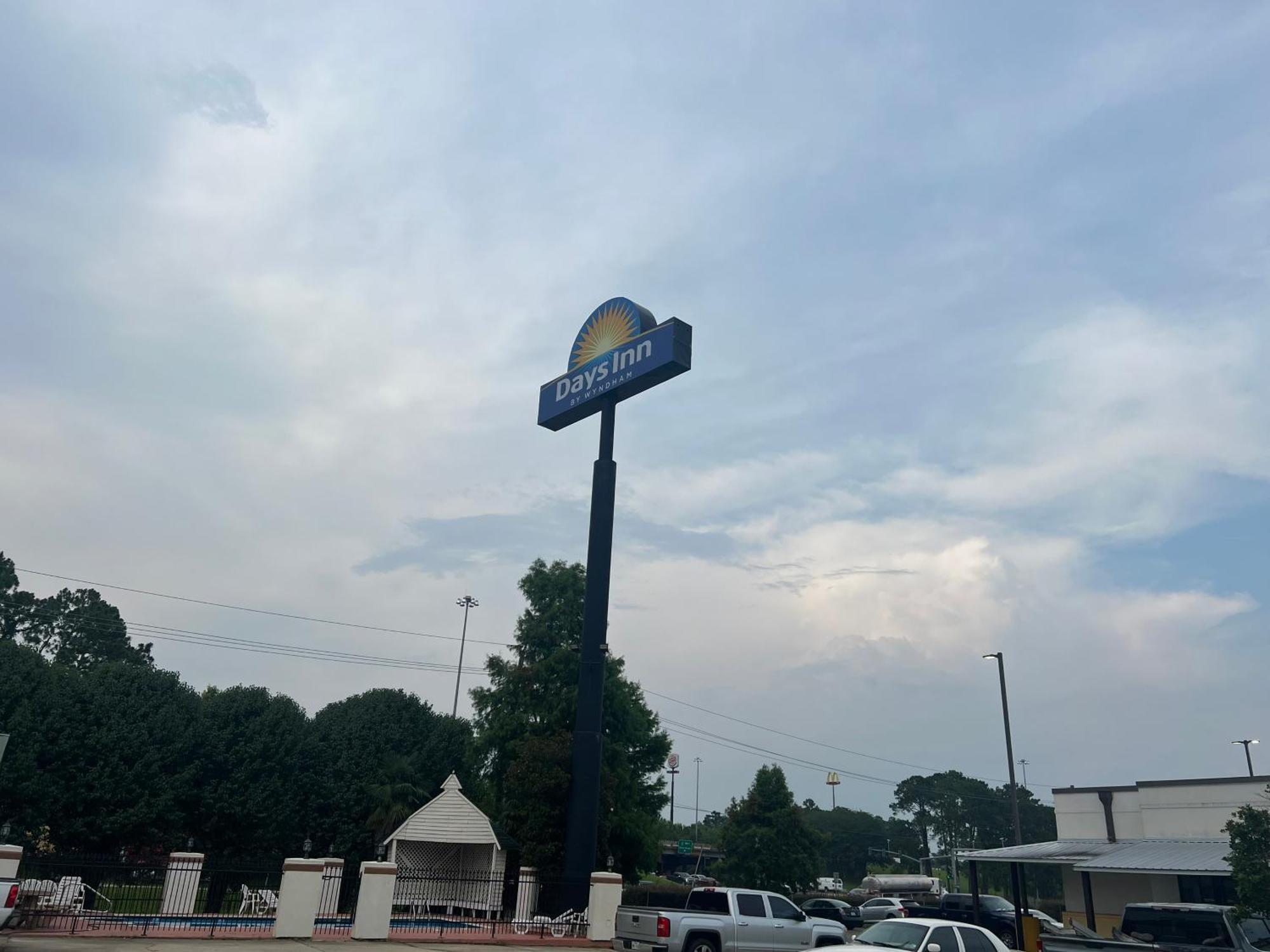 德纳姆泉戴斯酒店-东巴吞鲁日 德纳姆斯普林斯 外观 照片