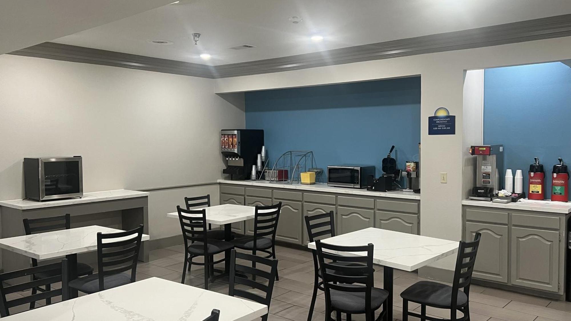 德纳姆泉戴斯酒店-东巴吞鲁日 德纳姆斯普林斯 外观 照片